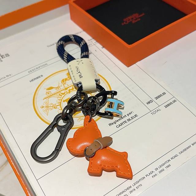 新款Hermes爱马仕钥匙扣钥匙扣加厚版 铂金版。高级精工版 众多网红同款 爱马仕挂饰钥匙扣太考验师傅的手艺了 要确保每个细节都到位不简单 高端定制 男女同款 新款Hermes爱马仕钥匙扣钥匙扣加厚版 铂金版。高级精工版 众多网红同款 爱马仕挂饰钥匙扣太考验师傅的手艺了 要确保每个细节都到位不简单 高端定制 男女同款