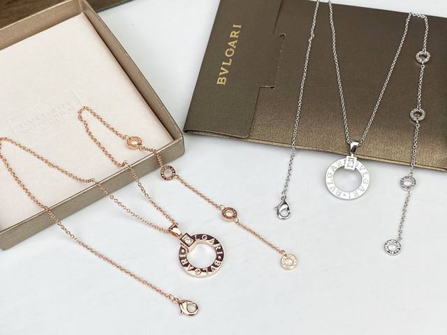 Bvlgari classic circular necklace, perfectly replicating the details of the bout Bvlgari classic circular necklace, perfectly replicating the details of the bout