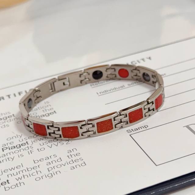 Piaget bracelet, a high-end custom version featuring diamond setting and V-gold