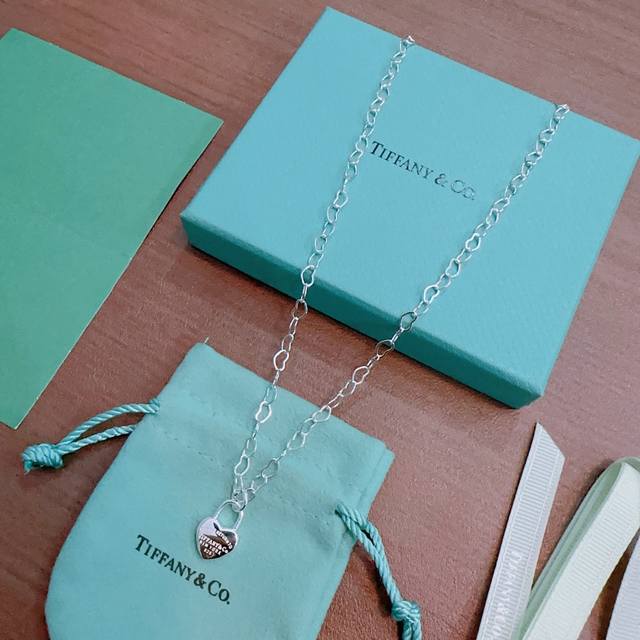 Tiffany & Co. necklace, exquisite silver version, celebrity style, vintage distr Tiffany & Co. necklace, exquisite silver version, celebrity style, vintage distr