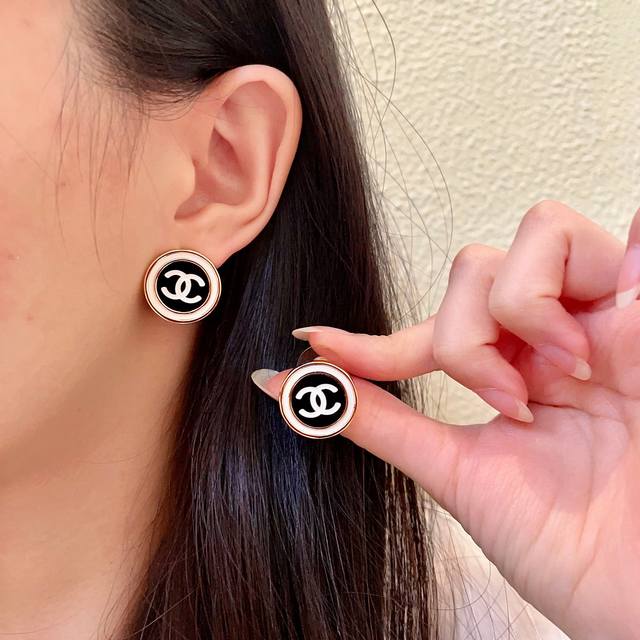 香奈儿经典双C耳钉