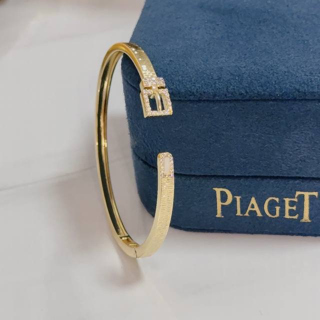 Piaget bracelet, a high-end custom version featuring diamond setting and V-gold