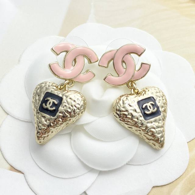 Chanel earrings, hot-selling style, newly arrived! Consistent with Zp Chanel 23K Chanel earrings, hot-selling style, newly arrived! Consistent with Zp Chanel 23K