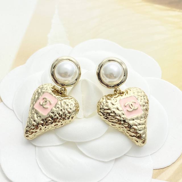 Chanel earrings, best-selling style, newly arrived! Consistent with Zp Chanel 23 Chanel earrings, best-selling style, newly arrived! Consistent with Zp Chanel 23