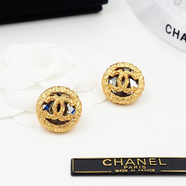 Chanel Auspicious Cloud Pattern Earrings, same style as in boutiques (Ddd) Chanel Auspicious Cloud Pattern Earrings, same style as in boutiques (Ddd)
