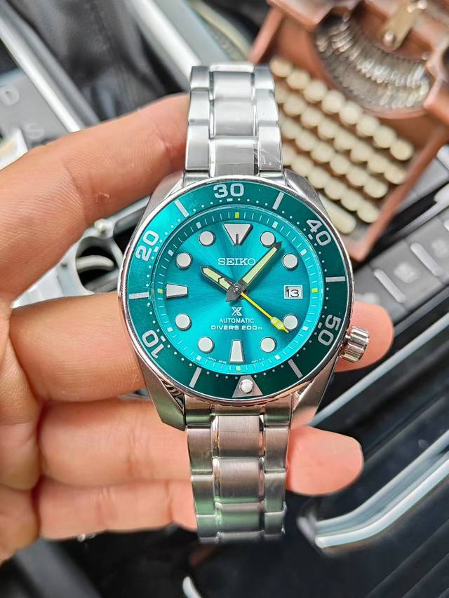 精工-Seiko 最新多功能男士腕表，超强夜光！！搭载Nh35全自动精工机械机芯 大气新颖的表盘 316精钢表壳 强化镀膜矿物质玻璃 搭配316L表带 商务简约