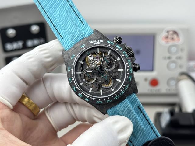 迪通拿系列镂空碳纤维超轻 40Mm 12.4厚度 机芯。克重仅50克。