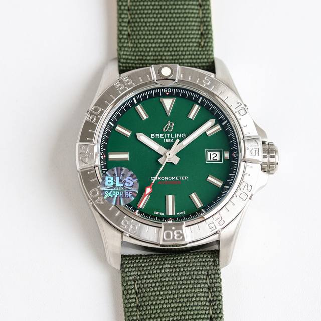 Bls New Product Real Shot: The Breitling Avenger series watch is designed for fi