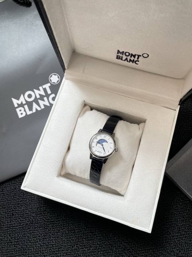 Montblanc万宝龙 宝曦系列手表 一块腕表有了月相功能 总会觉得灵动不少 不论阴晴圆缺 每天有月亮温柔相伴 总能 带来美好心情 万宝龙宝曦系列腕表 较为传
