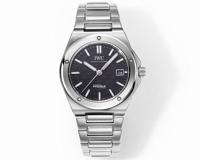 Gh Factory Iwc万国工程师自动腕表40快拆版全面升级，致力打造市场最高版本工程师，突破多层技术瓶颈，力求完美！ 1升级正品同款快拆表带装置，表带中间