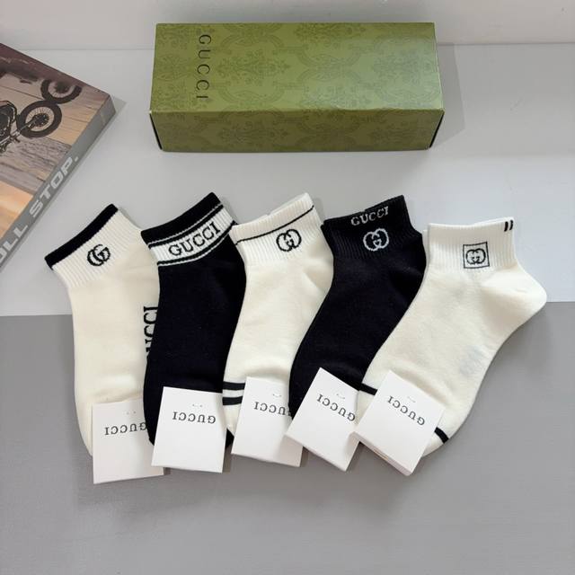 配包装 一盒5双 Gucci 古奇 新款短筒袜子！纯棉面料，火爆图案，专柜同步袜子，大牌出街，潮人必备超好搭