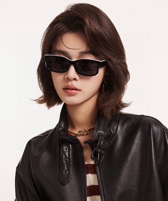 Gucci's classic small-frame design suits all face shapes and looks great with ei Gucci's classic small-frame design suits all face shapes and looks great with ei