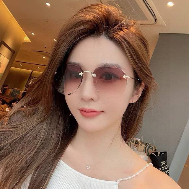Chane 香奈儿时尚无框太阳镜镜片 顶级奢侈品 高品质 [亲亲] 气质非凡 女士开车墨镜[爱情] 型号：Ch322