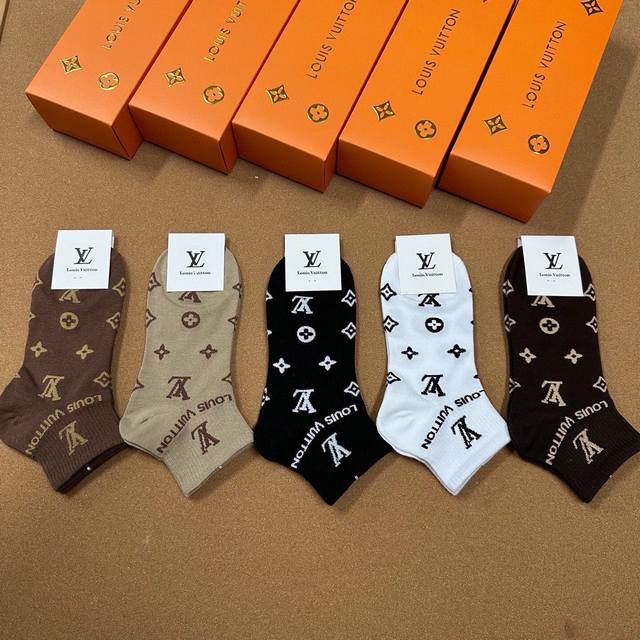 特 Louis Vuitton 路易威登驴家经典袜子 一盒五双 提花驴家经典Logo，纯棉材质制造，透气舒适，超级Nice超火爆小单品，大牌出街，潮人必备超好搭