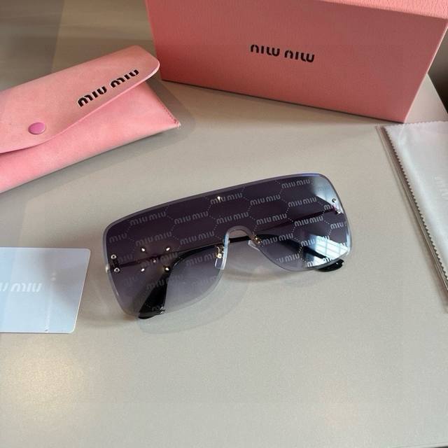 缪缪Miumiu新款太阳镜，高级感无框太阳镜女款防紫外线开车专用大脸显瘦连体眼镜