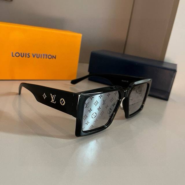 New Louis Vuitton sunglasses, unisex style.