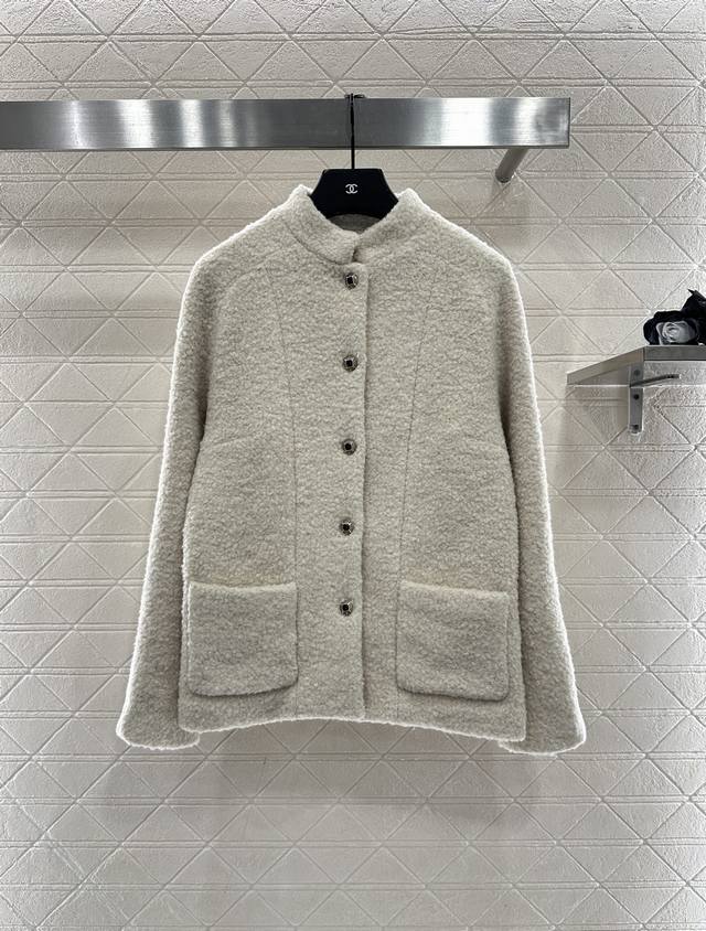 Chane*2025新品上架 羊毛摇粒绒外套 25Coco滑雪系列#定制Yb羊毛摇粒绒材质，舒适保暖，质感上乘，圆领外套版型，小立领设计优雅时髦，通体毛绒绒颗粒