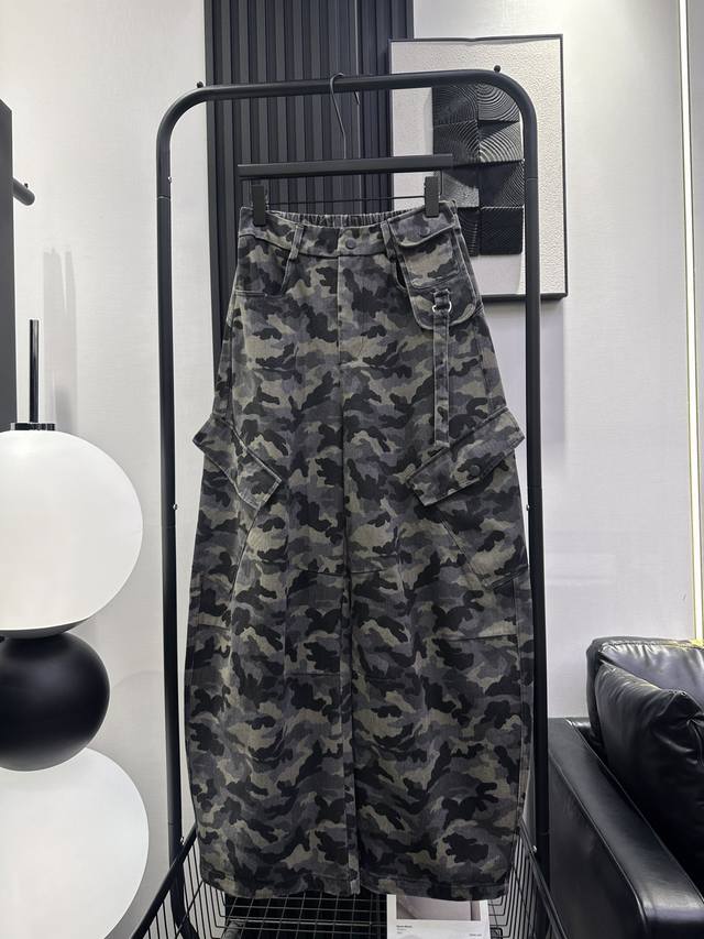 Balenciaga - New camouflage crossbody bag, stylish and versatile jeans, loose fi