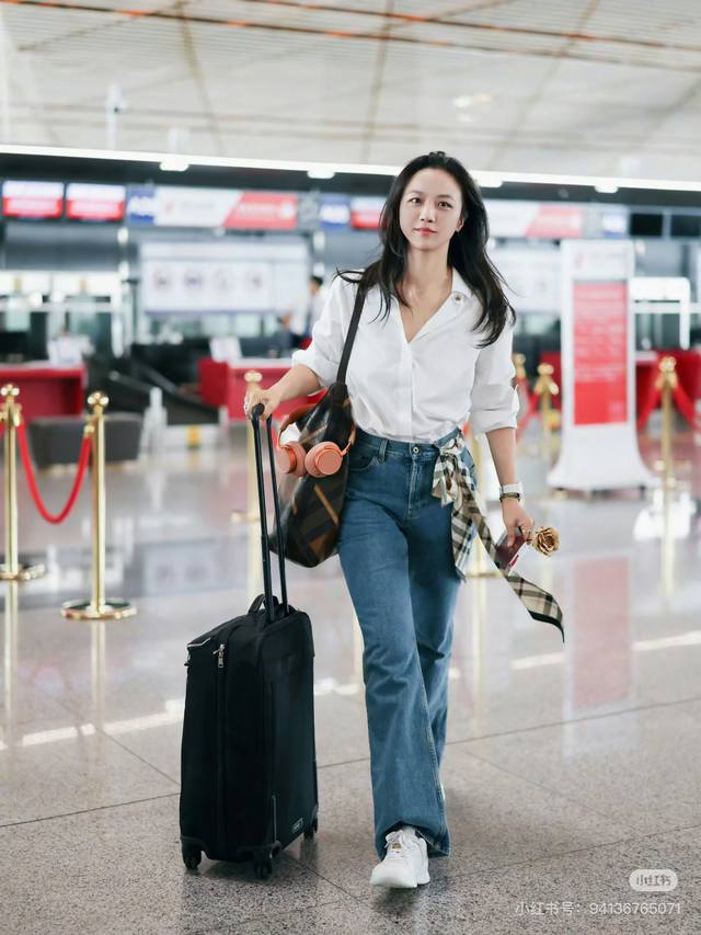 Tang Wei's Burberry* 2026 Spring/Summer Fashion Show White Shirt. The simplest c