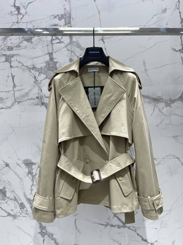 Balenciaga Colored Short, Slim-Fit Trench Coat First Impression: Slim-fit design