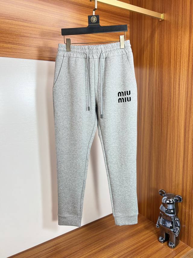 Miumiu 2025春夏新品 三标齐全 休闲裤 好货不用过多介绍 看细节 专柜码数：M-Xxxl 175 140上身L