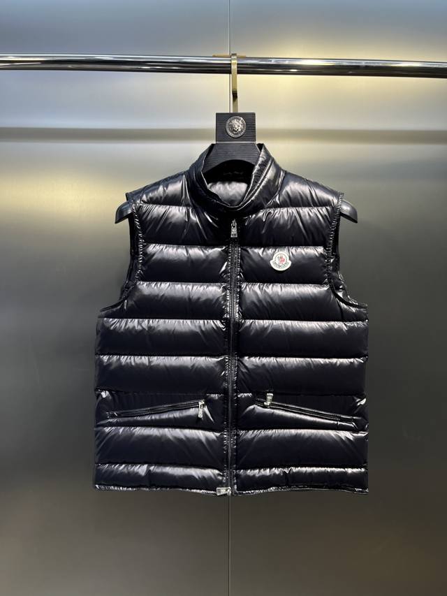 Moncler Classic Lightweight Vest (Upgraded New Product) This vest is made from M