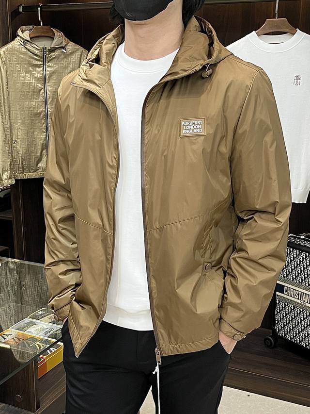 Featured Burberry 2025Ss Early Autumn New Arrival: Burberry Hooded Jacket. A mus