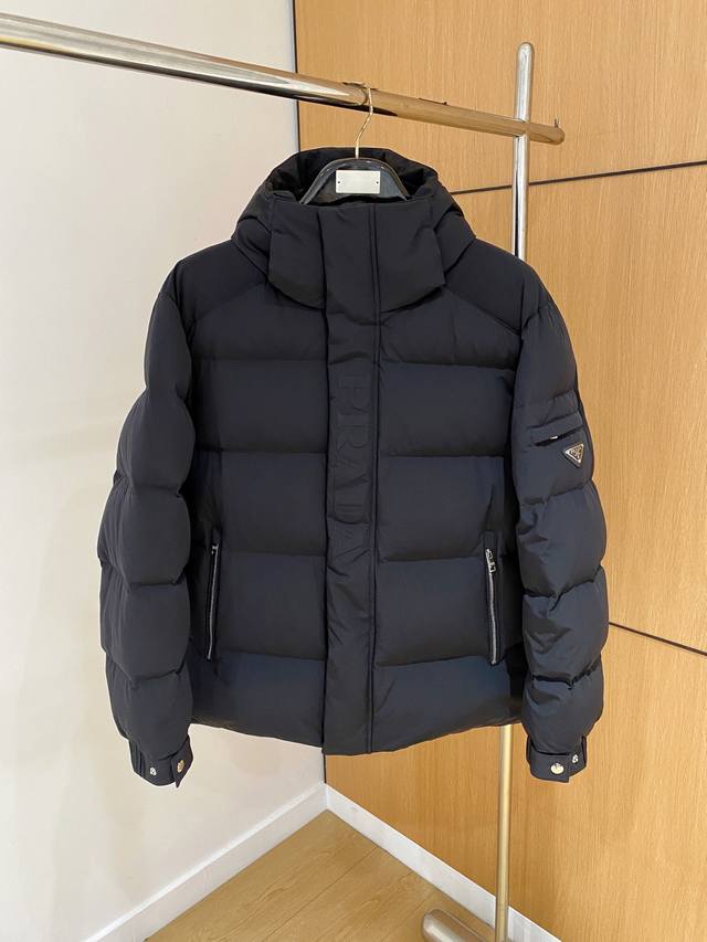 Prada 2025 Latest Fashion Designer Down Jacket. Every detail showcases exquisite
