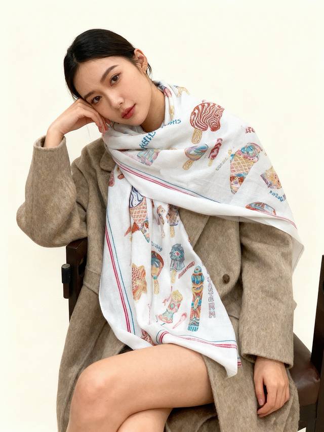 New luminous scarf that everyone who bought it says is beautiful. Highly recomm
