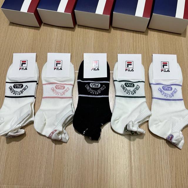 特 Fila 菲乐 新品女款袜子 一盒五双 提花经典标志，超柔软舒适，超火爆小单品，大牌出街，潮人必备超好搭