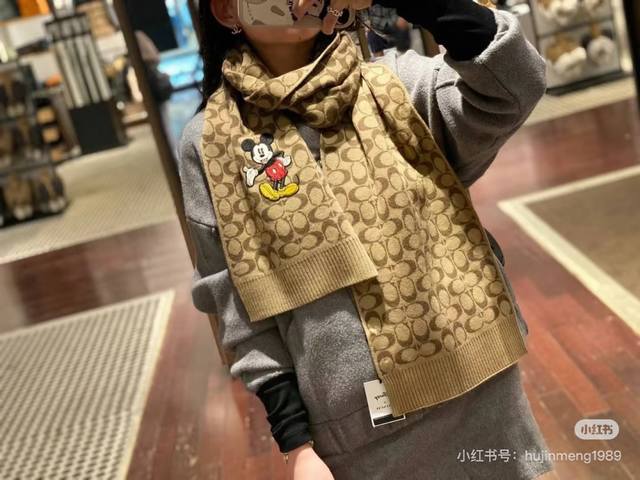 Coach & Disney Collaboration Mickey Scarf Knitted Fabric 100% Australian Wool Ri Coach & Disney Collaboration Mickey Scarf Knitted Fabric 100% Australian Wool Ri