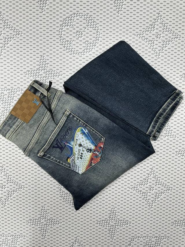 路易号新品独家 首创 原单品质 爆款手绘工艺 牛仔裤超级定制款，原版五金，超级重工工艺，版型超赞细节做工无可挑剔！款式不挑人，特别高档，好货不等人，看中赶紧下手