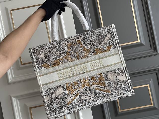 双十一活动价： 原价 全新货 大号托特包 特价商品不退不换 Size：42×35×18.5Cm