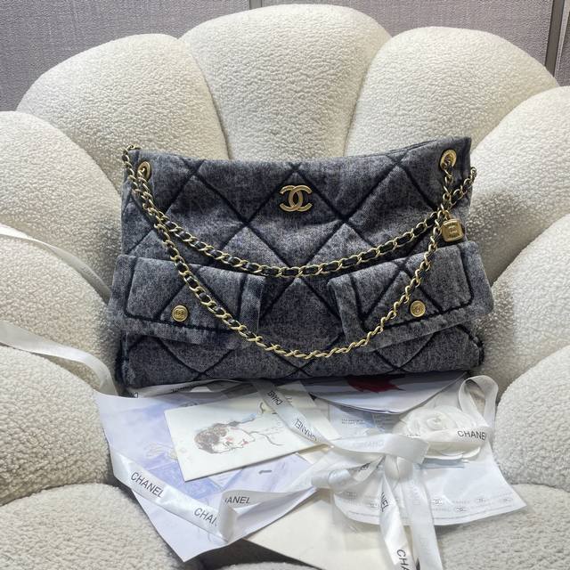 Chanel 25K is truly worthy of Chanel! I'm so tempted! The front pocket instantly Chanel 25K is truly worthy of Chanel! I'm so tempted! The front pocket instantly