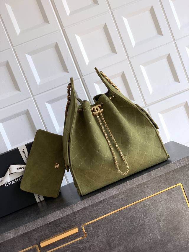Large-sized matcha green early spring runway piece from Ohanel is here! A cute n