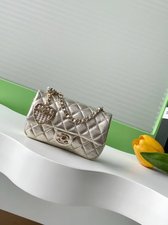 25A Mini Heart Pearl CF Charm Small Leather Goods. The charm of Chanel's M 25A Mini Heart Pearl CF Charm Small Leather Goods. The charm of Chanel's M