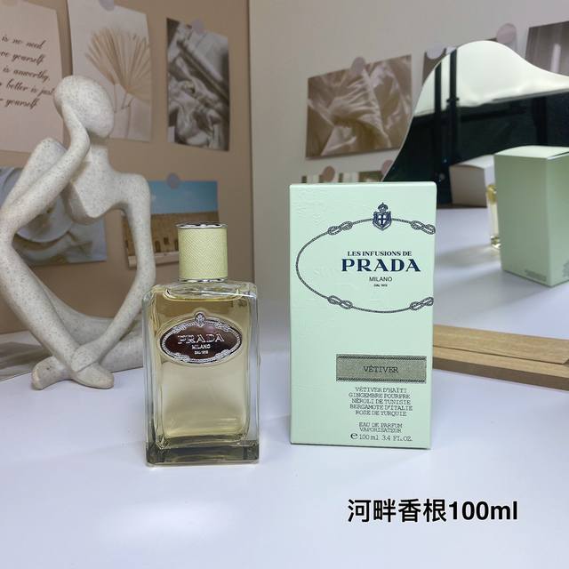 高品质 普拉达河畔香根 香根青草浓香水100Ml prada 普拉达 糅合许多特殊香料，散发出神秘优雅的迷人气息。香根草的轻柔使龙莴、马达加斯加胡椒和 紫生姜活