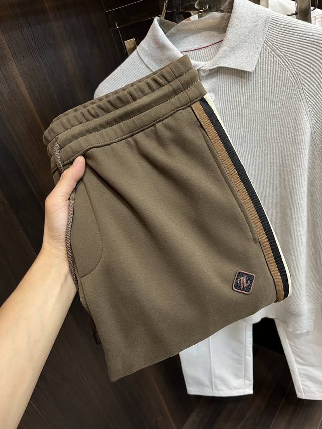 主推 Zegna 25年秋冬新款休闲裤杰尼亚这款裤子绝对可以闭眼收入！秋冬休闲裤，非常百搭，弹力腰围，日常工作户外运动都可以穿着，衣柜里的必备品！ 尺码：48-