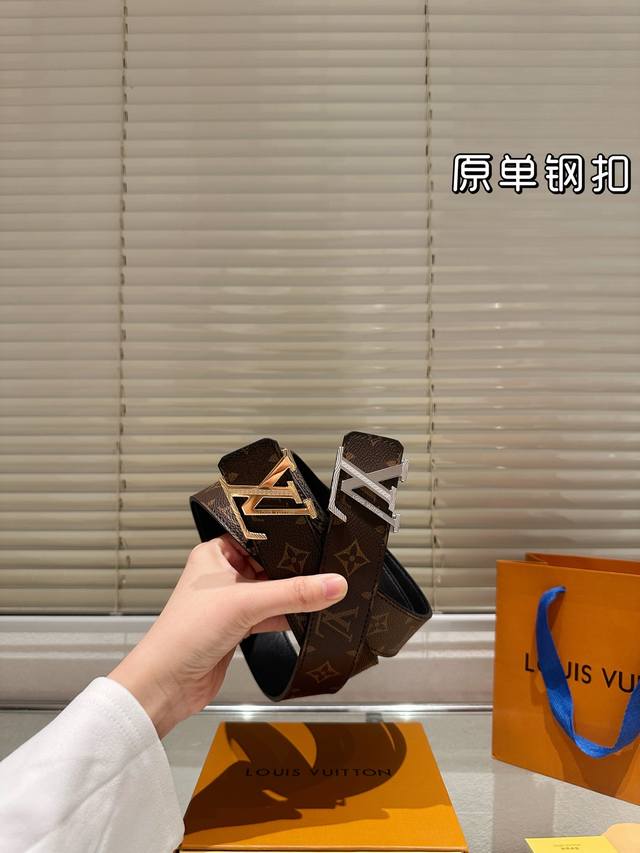 钢扣 高版本!腰带 Lv牛皮皮带~热门款 男女通用皮带里面最火的版本啦~质量很好 全套包装!五金绝对不褪色 皮带头和专柜一样的哦~ 配礼盒手提袋发票 钢扣 高版本!腰带 Lv牛皮皮带~热门款 男女通用皮带里面最火的版本啦~质量很好 全套包装!五金绝对不褪色 皮带头和专柜一样的哦~ 配礼盒手提袋发票