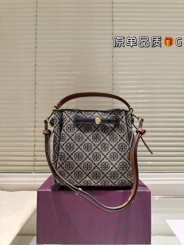 折叠盒 Size:23 21Cm Tb 新款水桶包 ! 很特别的颜色 . 颜色高级,精致秀气! 真的超舒服! 气质满分! 折叠盒 Size:23 21Cm Tb 新款水桶包 ! 很特别的颜色 . 颜色高级,精致秀气! 真的超舒服! 气质满分!