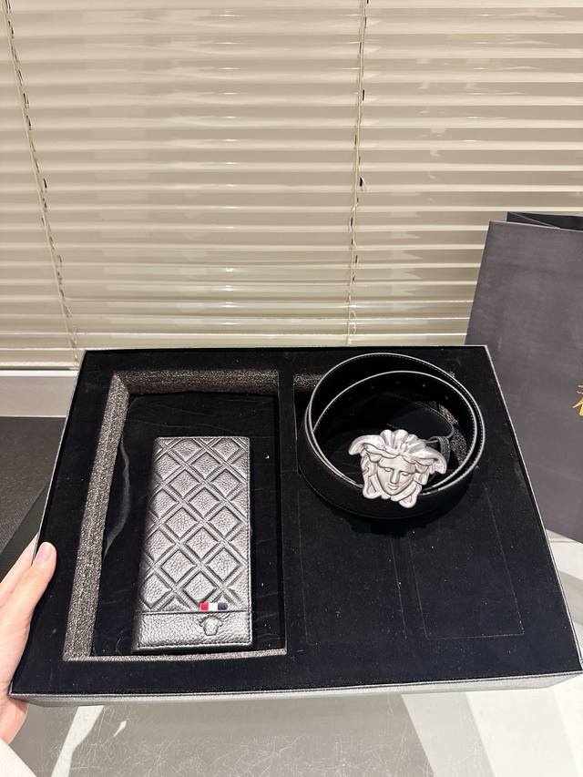 原单 钱包腰带 配礼盒 高版本！腰带 范思哲牛皮皮带～热门款 男女通用皮带里面最火的版本啦～质量很好 全套包装！五金绝对不褪色 皮带头和专柜一样的哦～ 配礼盒手