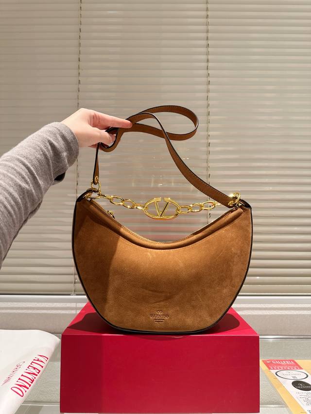 配盒 翻毛皮 Size：30 15Cm 华伦天奴 新品！ 谁能拒绝的款式 春夏秋冬穿搭 都完全没问题~