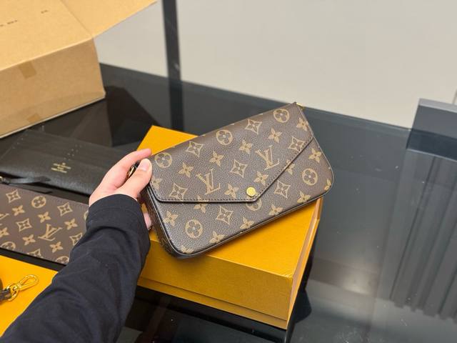 配折叠盒飞机盒 Size：22*13Cm Lv 三件套 最好用最方便的一款 三合一包包 质量全面升级 原版布内里