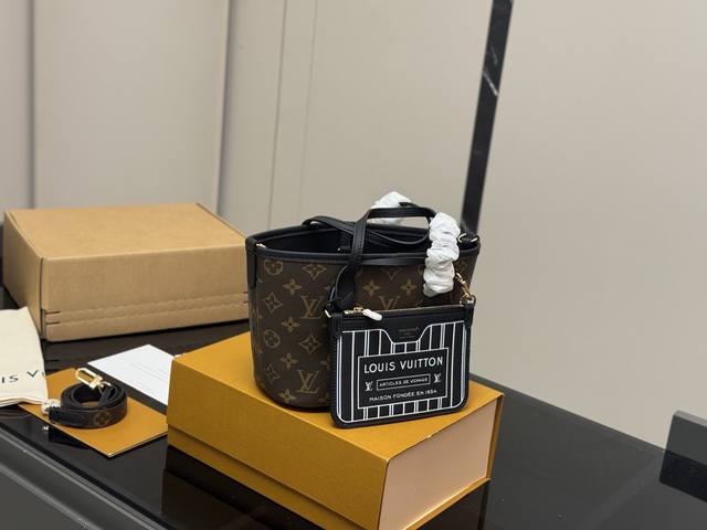 配折叠盒 Size： 20.17Cm Lv Neverfull Bb新款购物袋！ 骨灰级产物！ 经典到无可复制！ 有质感！有味道！
