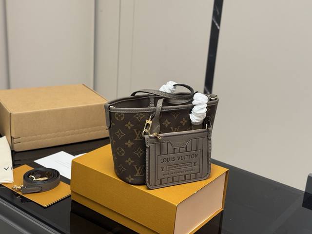 配折叠盒 Size： 20.17Cm Lv Neverfull Bb新款购物袋！ 骨灰级产物！ 经典到无可复制！ 有质感！有味道！