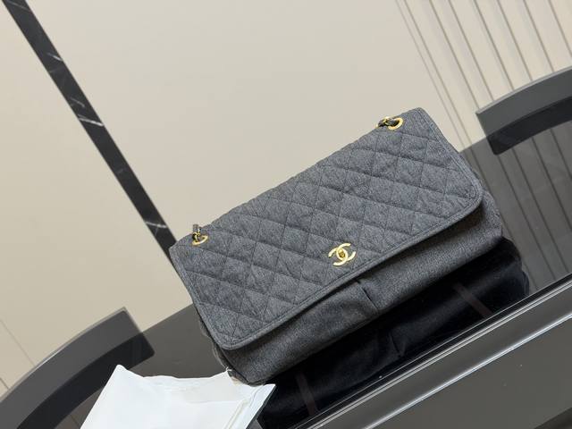 香奈儿旅行袋 Chanel中古. 复古穿搭 牛仔系的搭配很适合 复古氛围感瞬间拉满 机场包40.25Cm