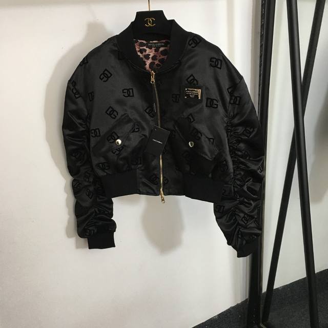款号 8476 Dg*新款 金属字母装饰 豹纹印花双面穿长袖棉服夹克 拉链外套，黑色，S-Xl， M码；肩宽54，胸围112，袖长55，衣长45 .