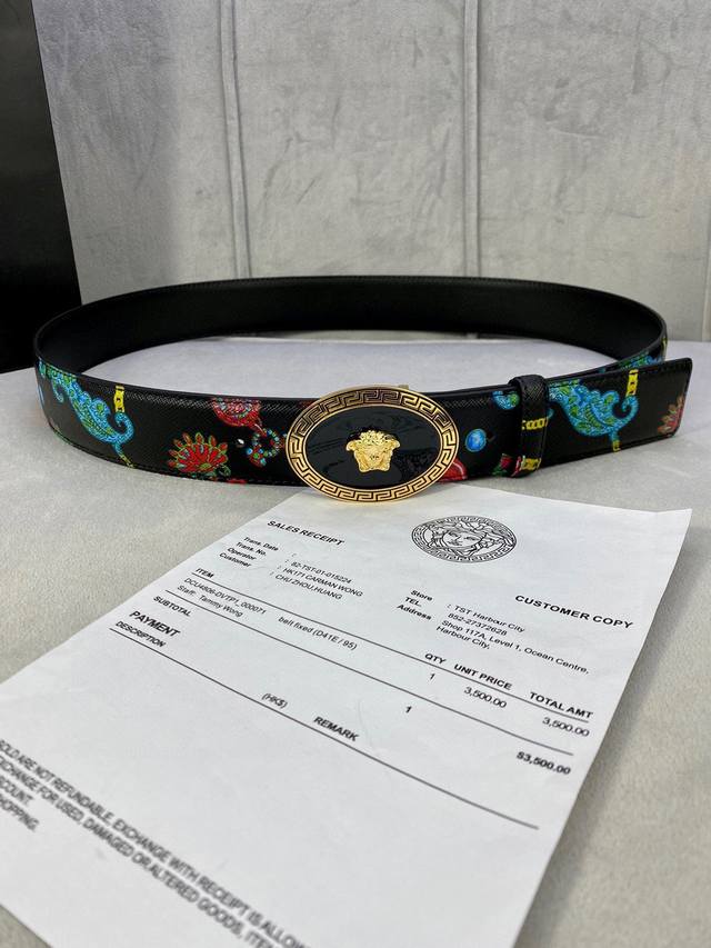 Width 4.0Cm This Versace Palazzo belt is made of cowhide leather and features t