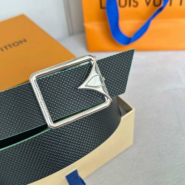 Original Packaging 1.0 L0Uis Vuitt0N Original Belt, 35mm Width. The belt feature