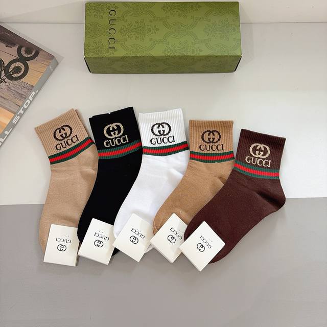 配包装 一盒5双 Gucci 古奇 新款小单品中筒袜子，纯棉面料，潮人必备 ，经典双G袜，个性时尚百搭款，你值得拥有哦